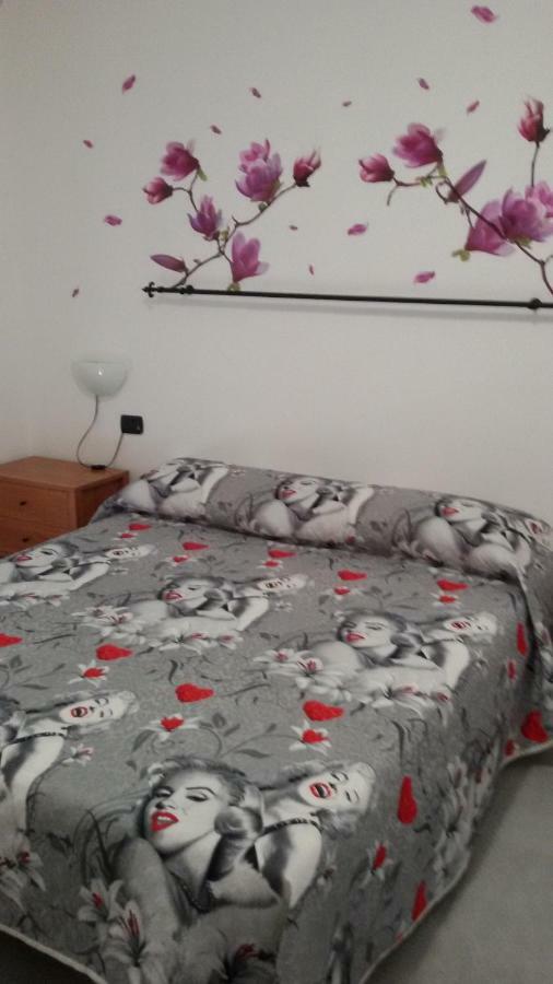 B&B Honey Rooms Саронно Экстерьер фото