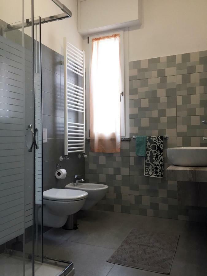 B&B Honey Rooms Саронно Экстерьер фото
