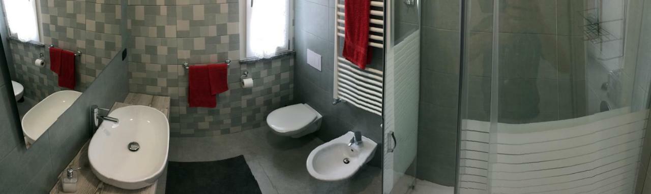 B&B Honey Rooms Саронно Экстерьер фото